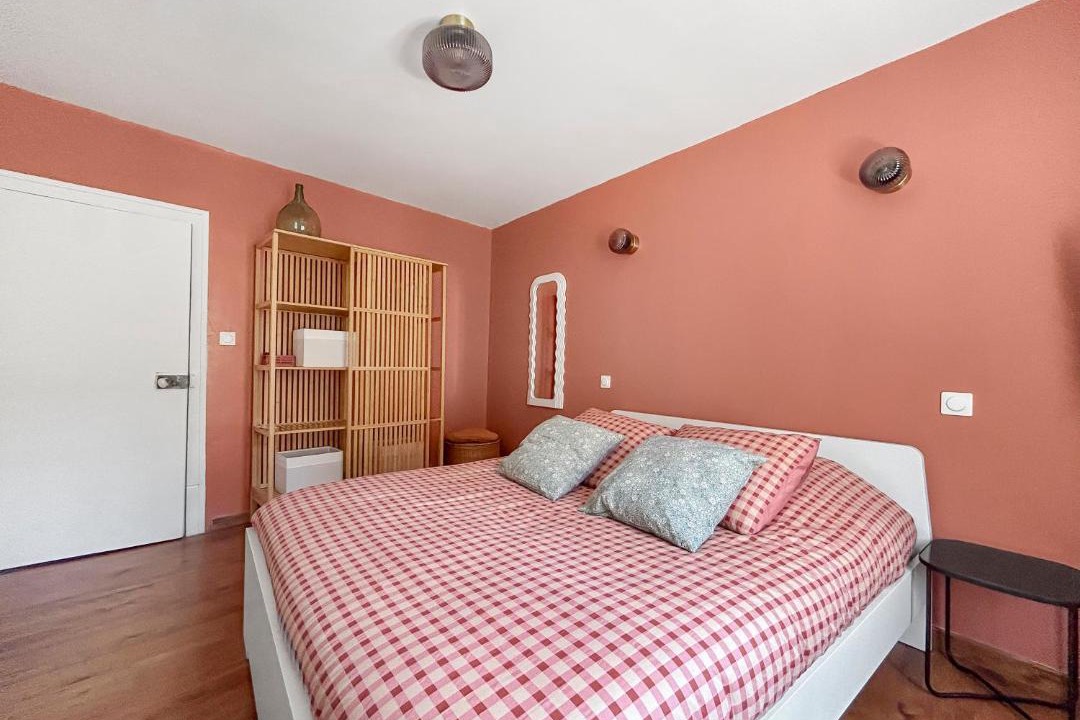Photo of Bedroom in Noves
