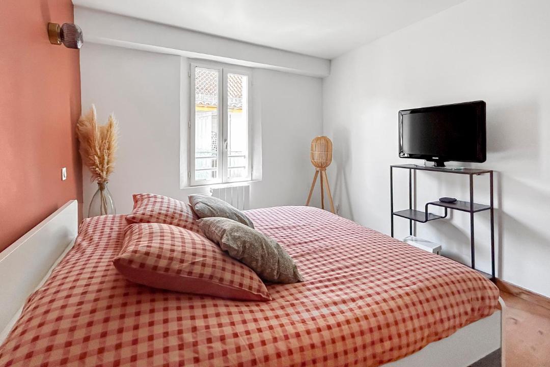 Photo of Bedroom in Noves