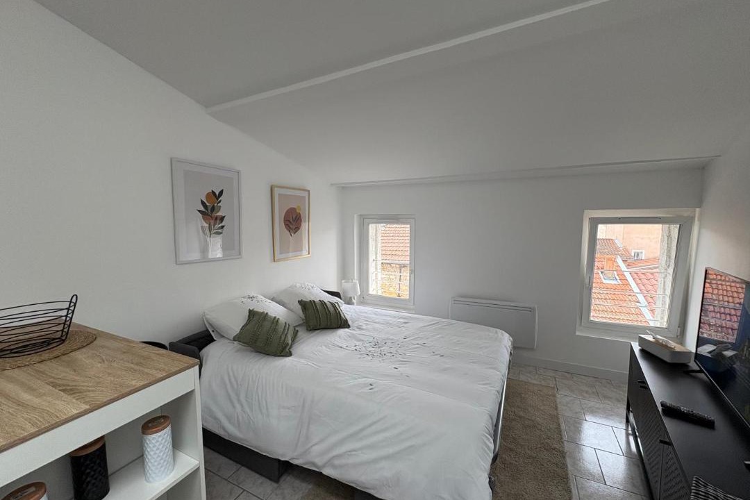Photo of Bedroom in Neuville-sur-Saone