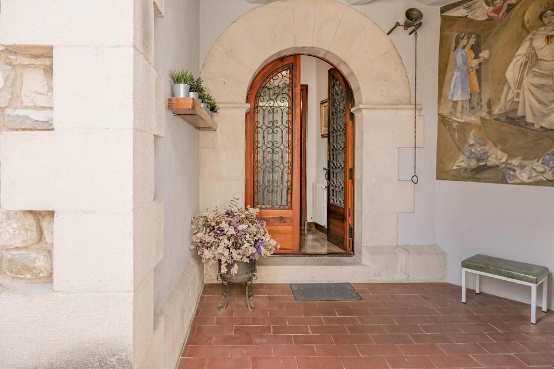Photo of Others in Besalu