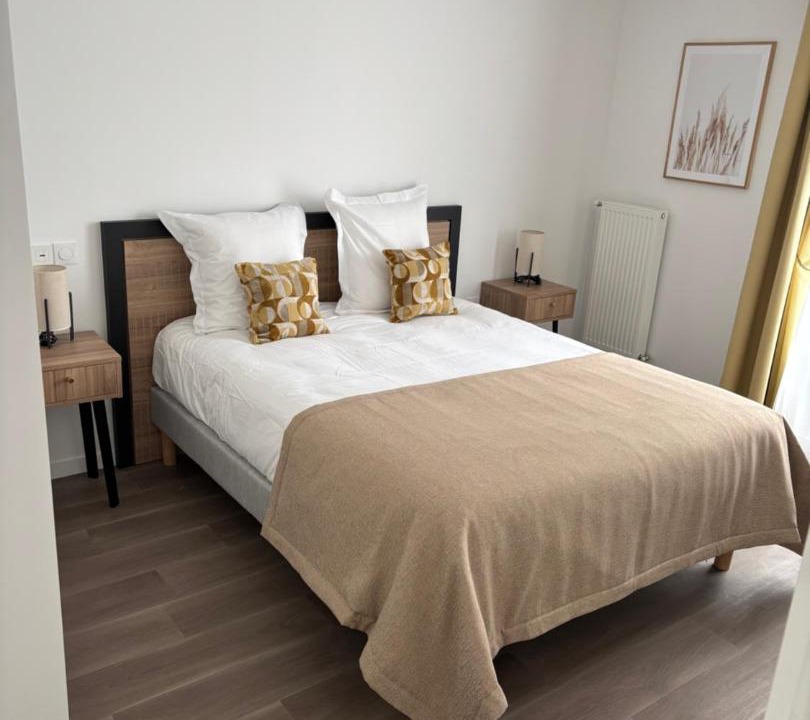 Photo of Bedroom in Lens