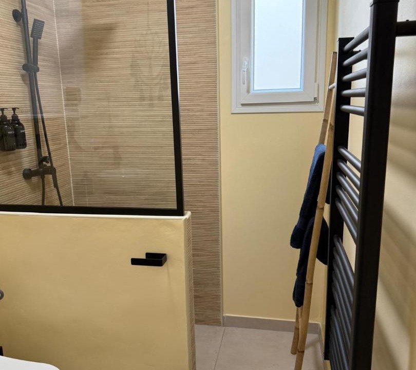 Photo of Bathroom in Port-Saint-Louis-du-Rhone