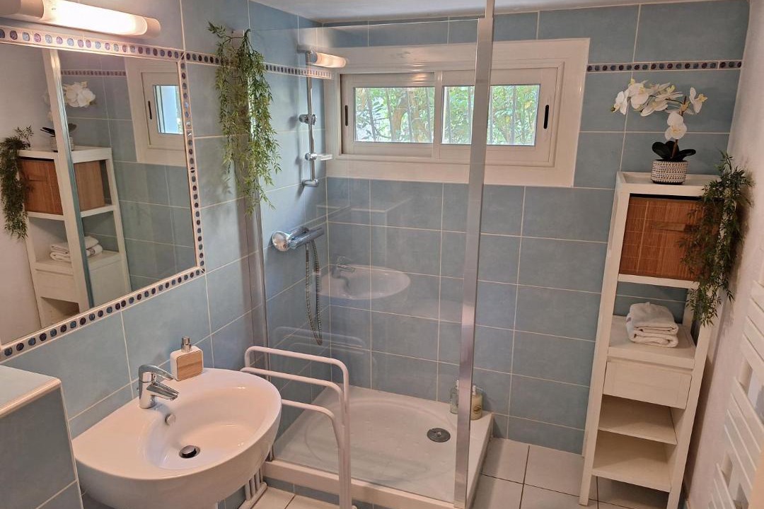 Photo of Bathroom in Raphele-les-Arles