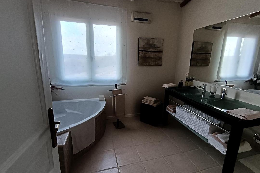 Photo of Bathroom in Castelnau-de-Montmiral