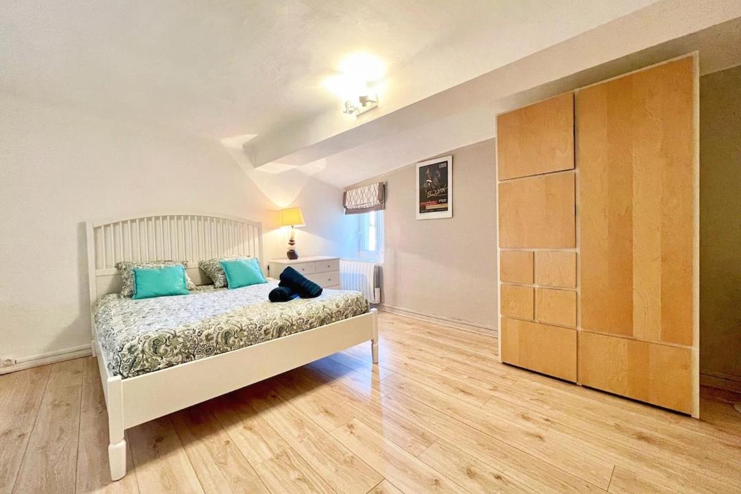 Photo of Bedroom in Miramas le Vieux