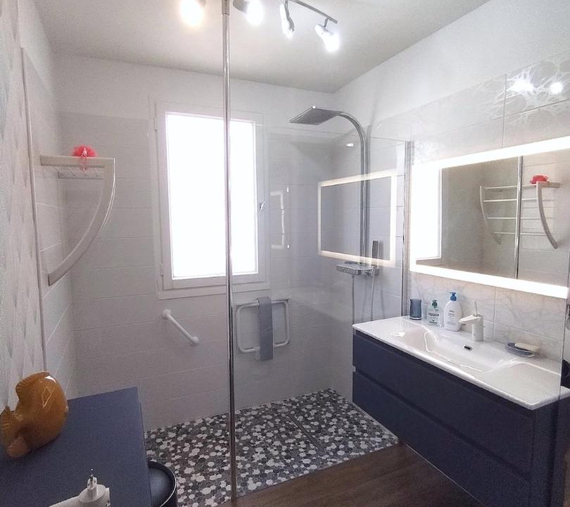 Photo of Bathroom in La Celle-sous-Gouzon