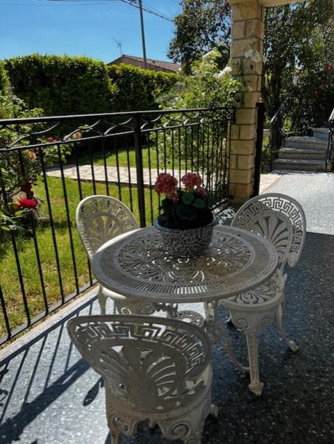 Photo of Patio Balcony in Entraigues-sur-la-Sorgue