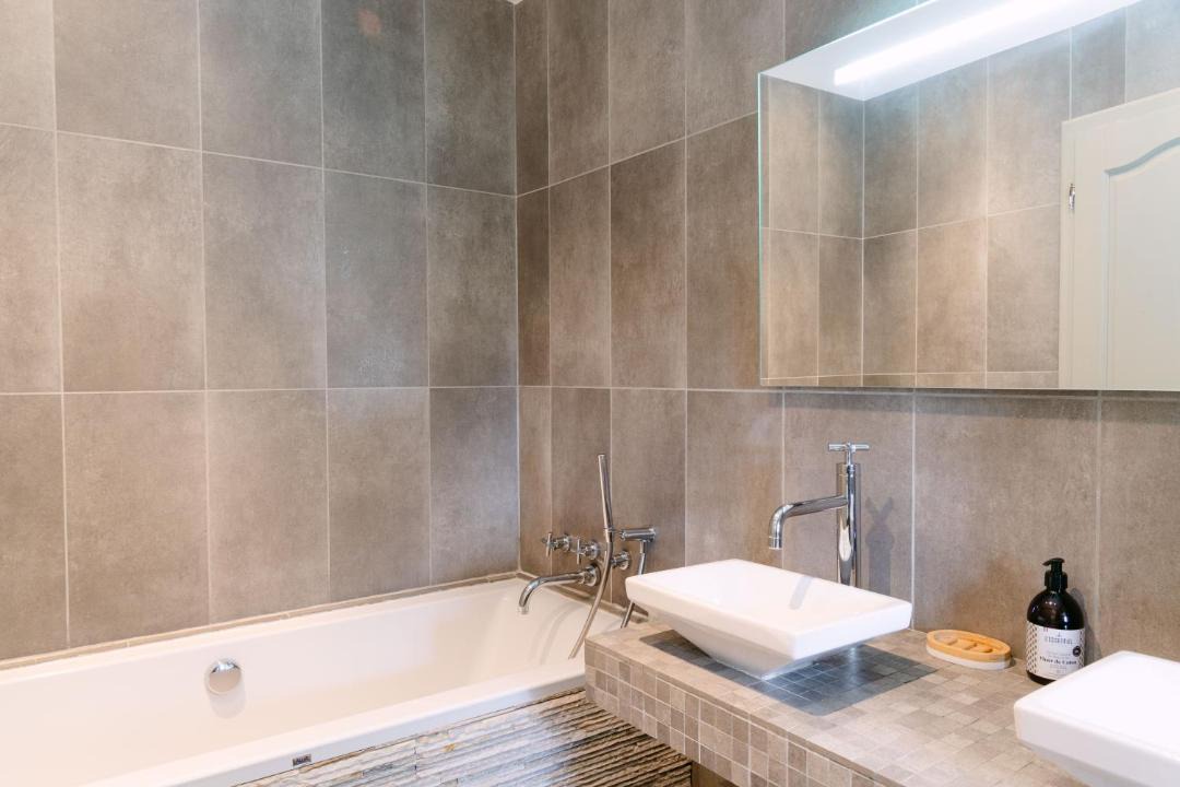 Photo of Bathroom in Chateauneuf-du-Pape