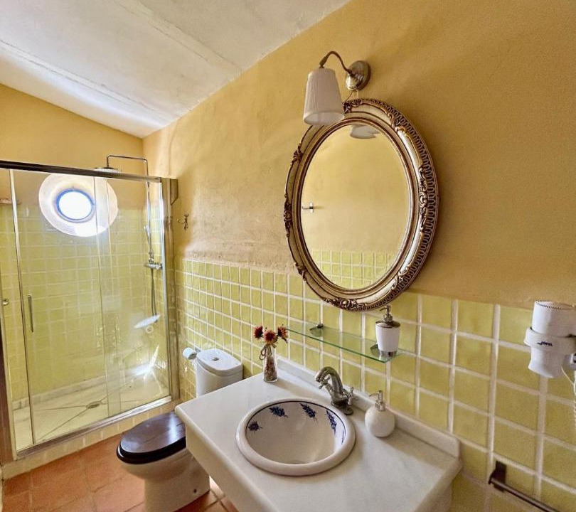 Photo of Bathroom in Feria