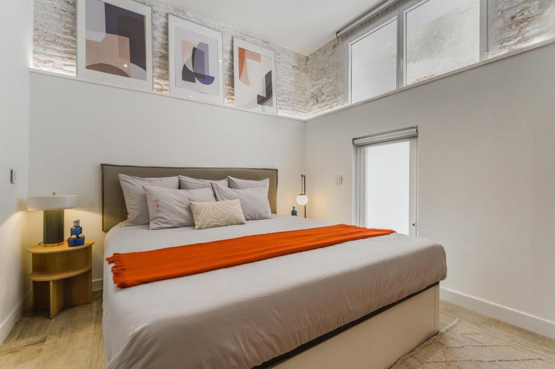 Photo of Bedroom in Golden Triangle of Art