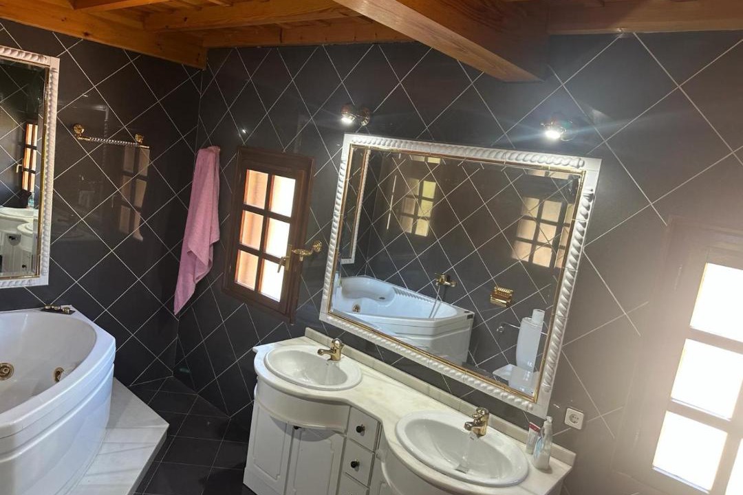 Photo of Bathroom in Frama