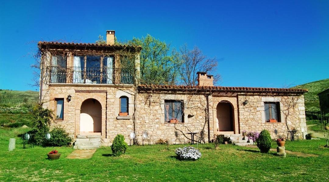 Photo of Buildings in Acebo