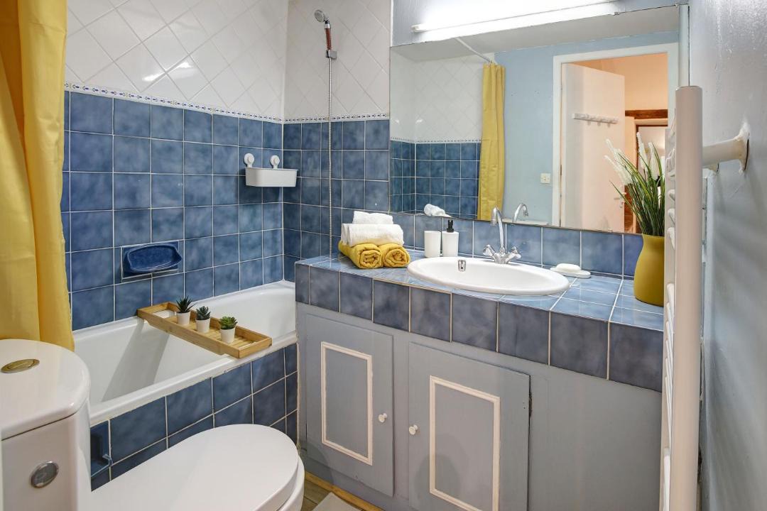 Photo of Bathroom in Quartier Administrations