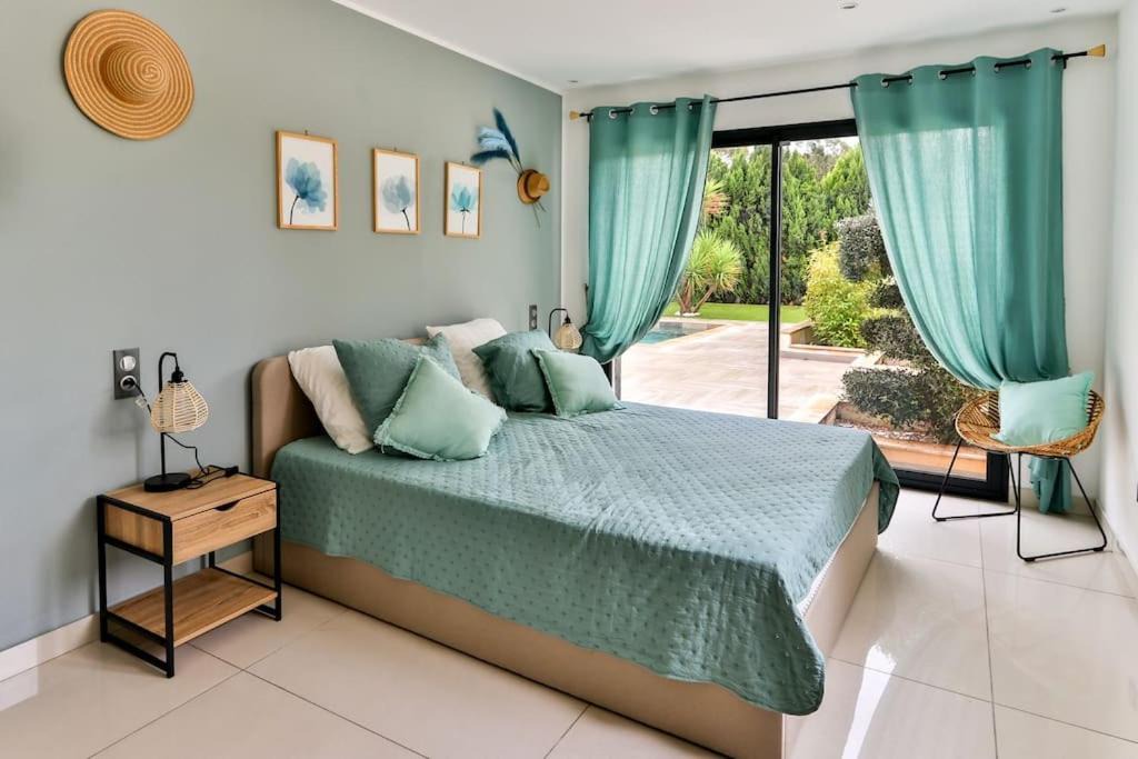Photo of Bedroom in Saint-Etienne-du-Gres