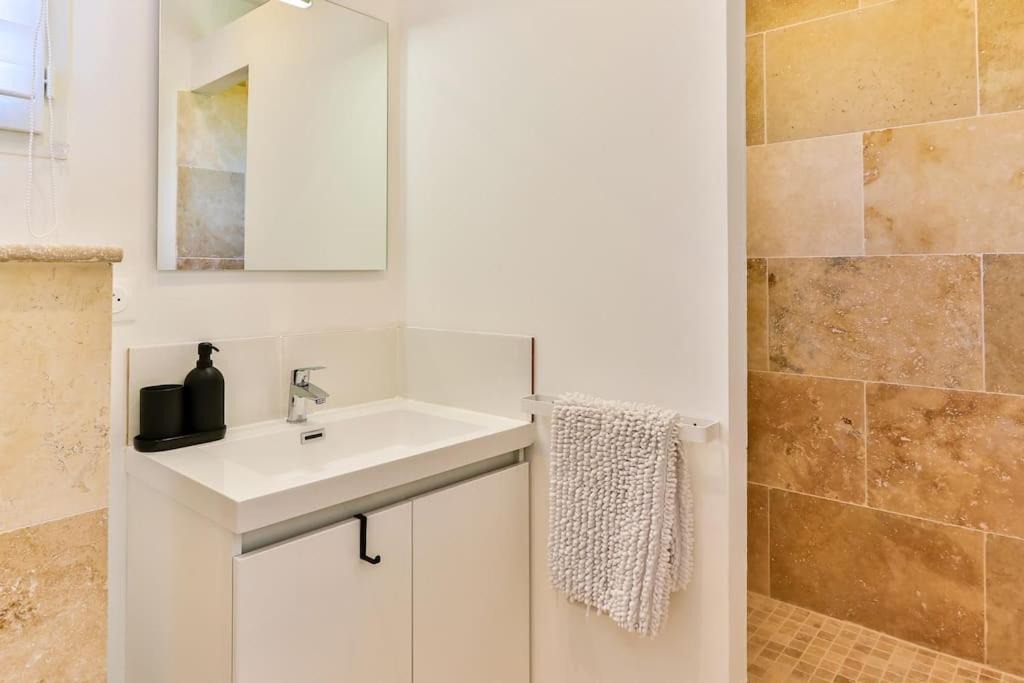 Photo of Bathroom in Saint-Etienne-du-Gres