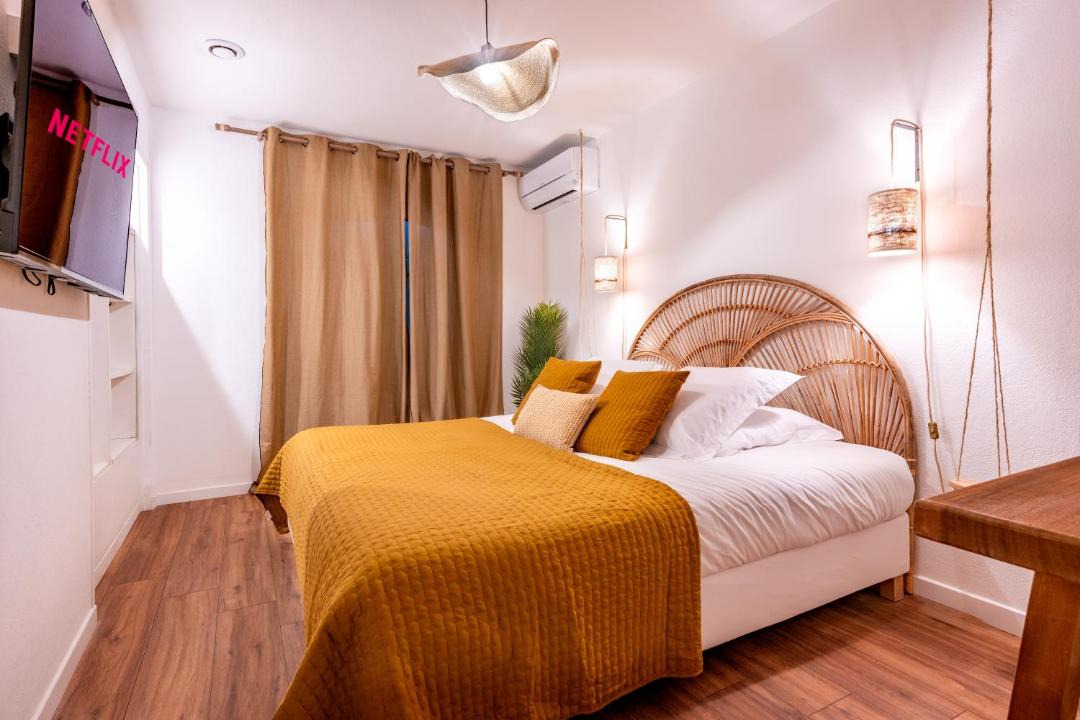 Photo of Bedroom in Suze-la-Rousse