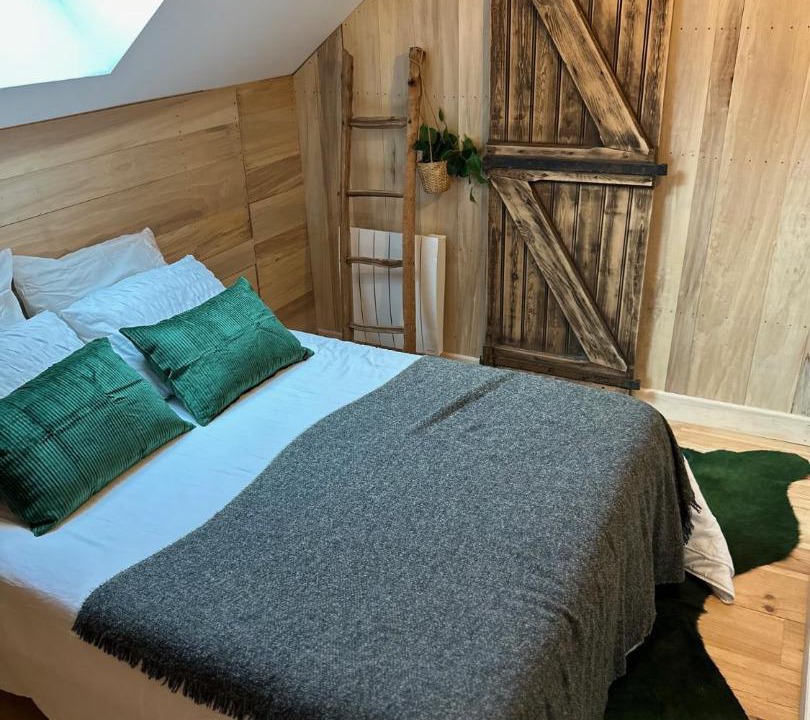 Photo of Bedroom in Campan