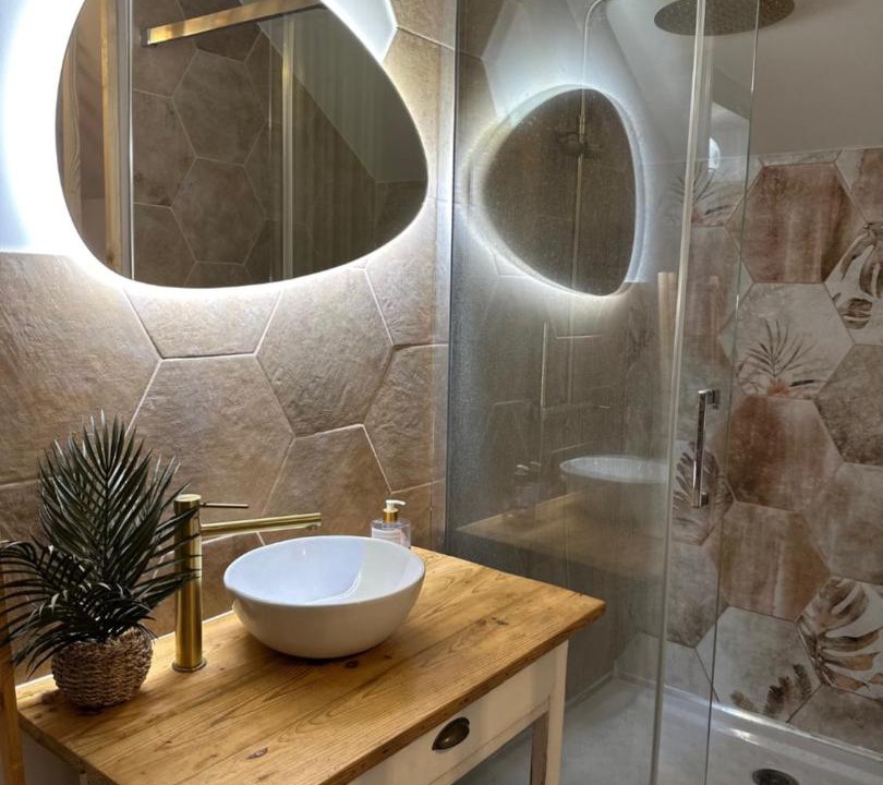 Photo of Bathroom in Campan