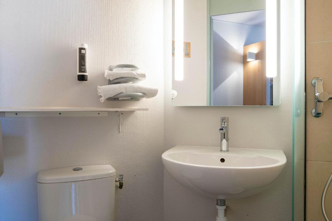 Photo of Bathroom in Saint Tronquet Business Park