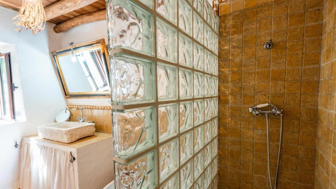 Photo of Bathroom in El Real de la Jara