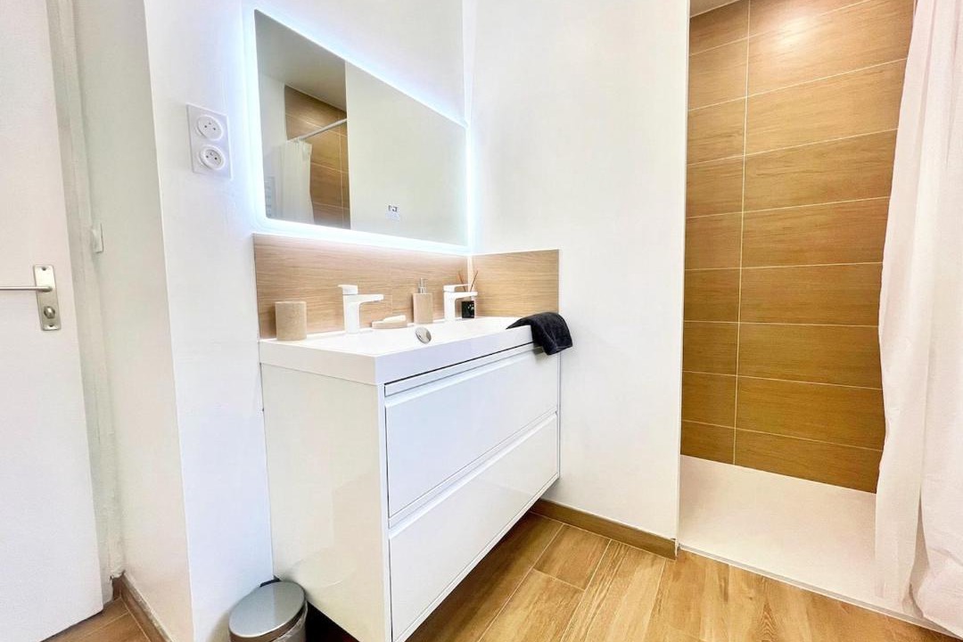 Photo of Bathroom in Saint-Chamas