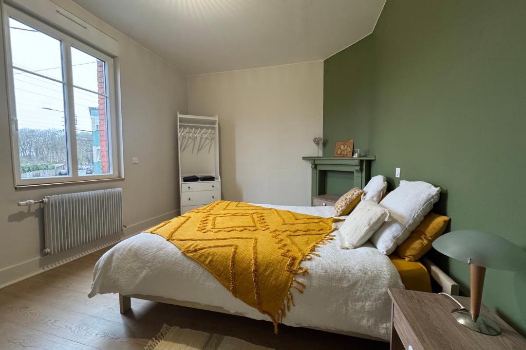 Photo of Bedroom in Lens