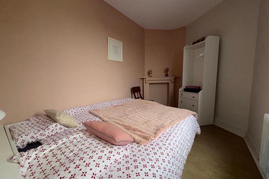 Photo of Bedroom in Lens