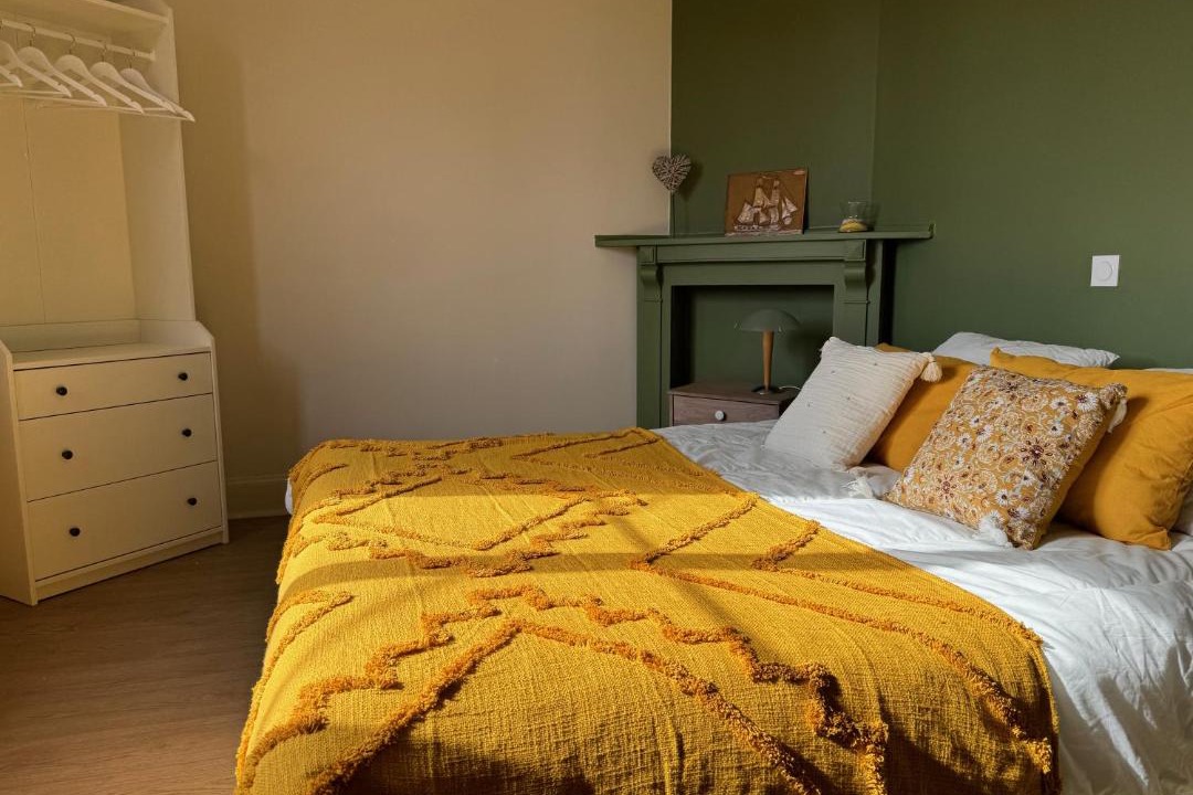 Photo of Bedroom in Lens