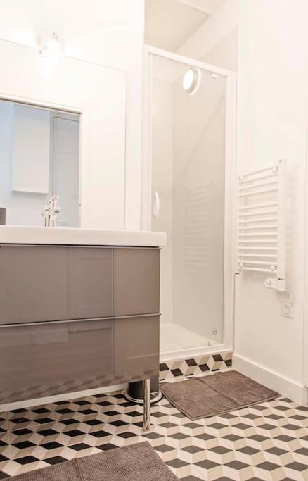 Photo of Bathroom in Carnot - Gailleton