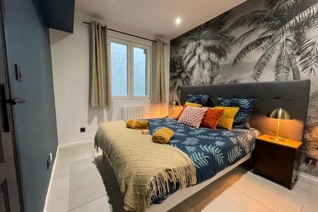 Photo of Bedroom in Lens
