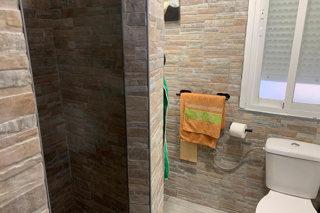 Photo of Bathroom in Chiloeches