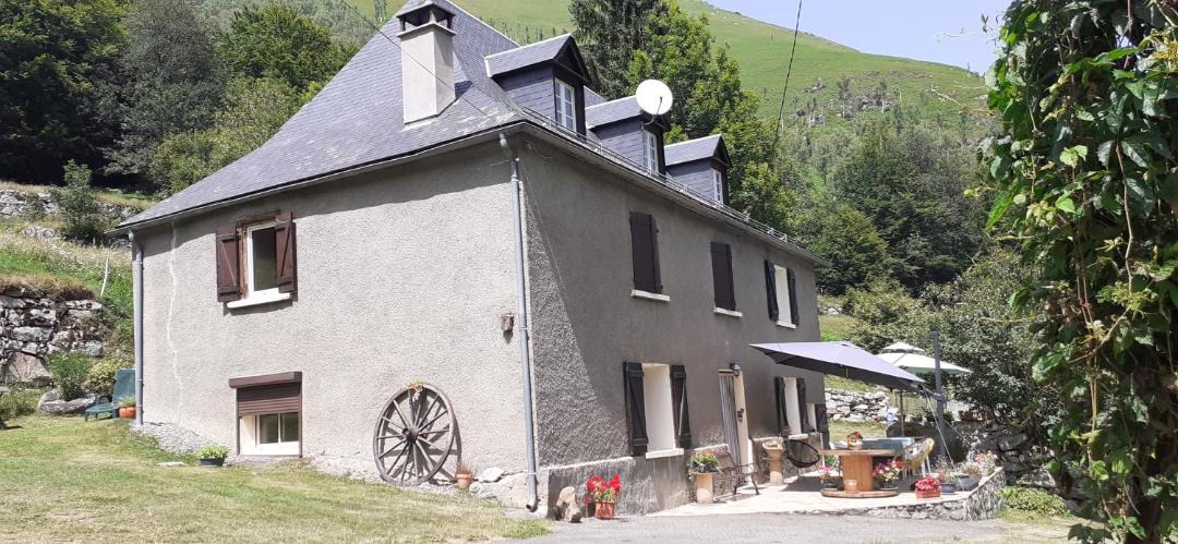 Photo of Buildings in Estaing