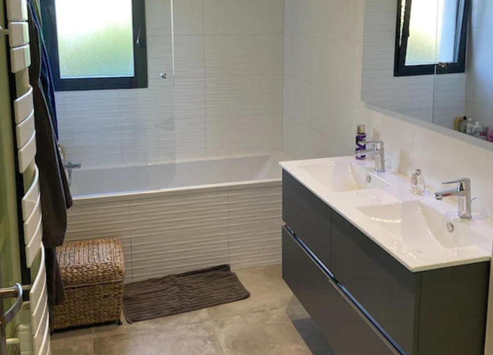 Photo of Bathroom in Bouc-Bel-Air