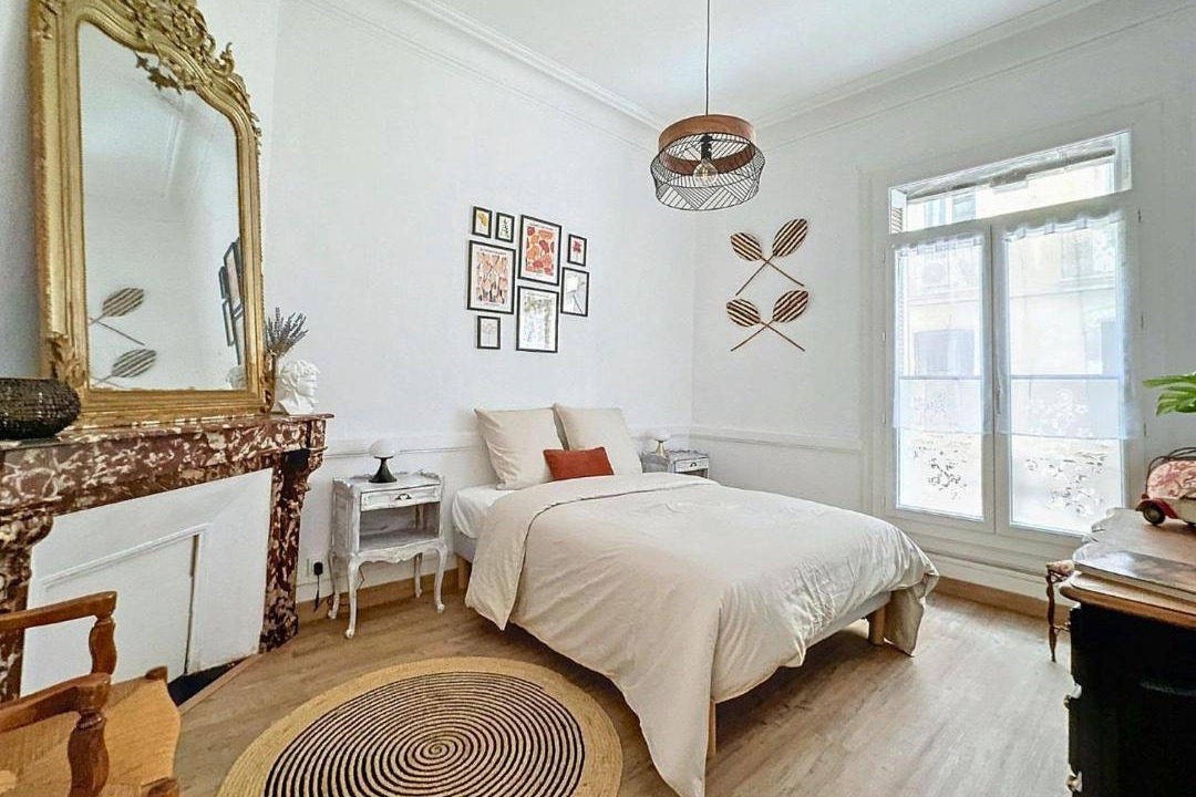 Photo of Bedroom in Comedie