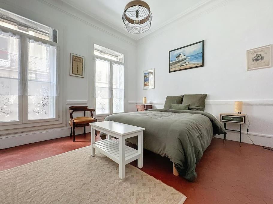 Photo of Bedroom in Comedie