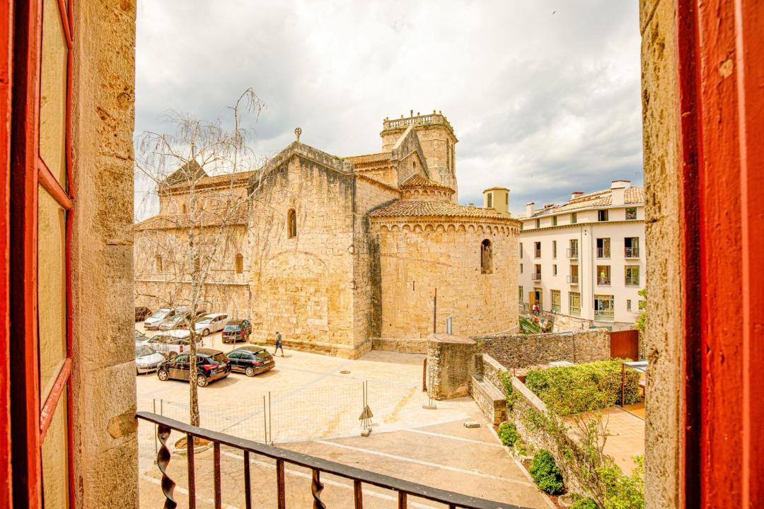 Photo of Others in Besalu