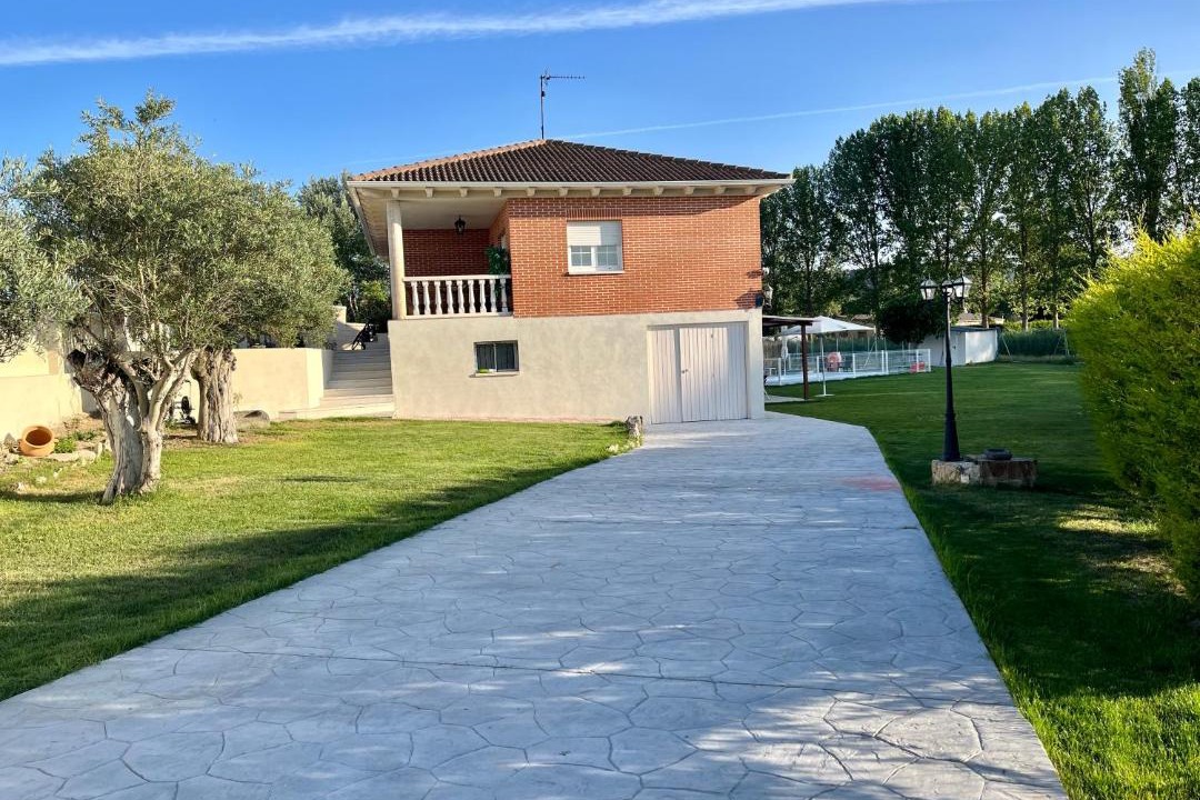 Photo of Buildings in Santibanez de Valcorba