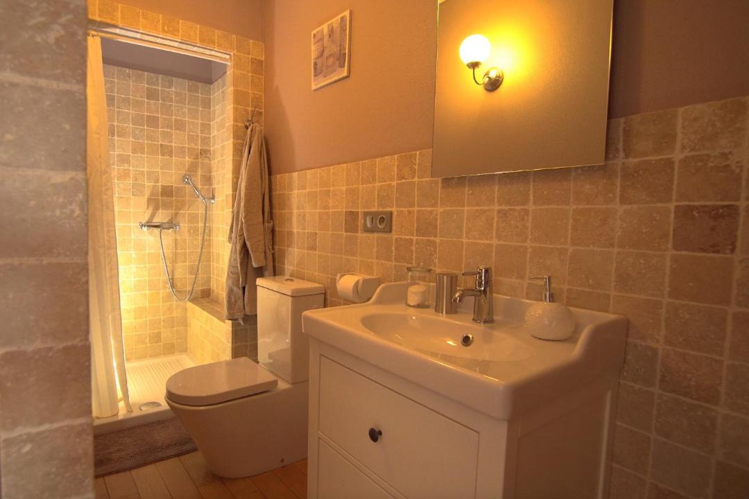 Photo of Bathroom in Besain