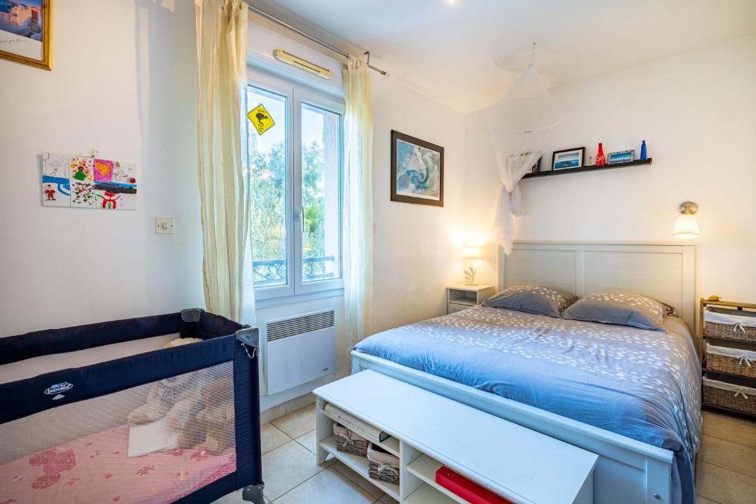 Photo of Bedroom in Ensues-la-Redonne