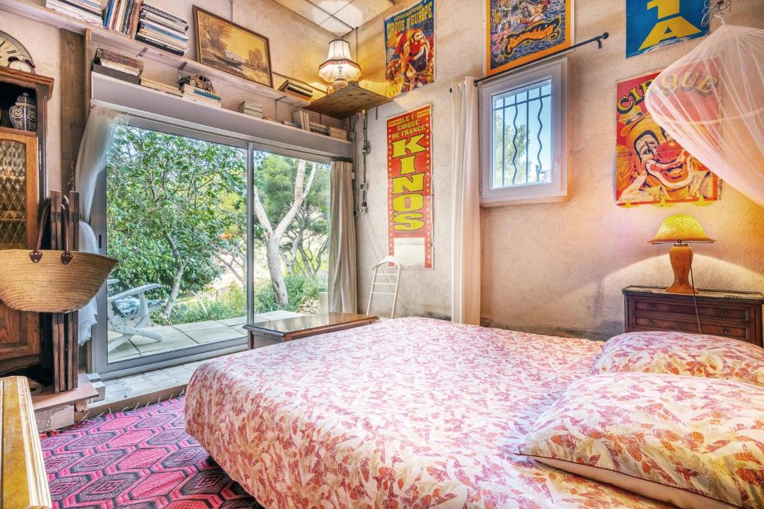 Photo of Bedroom in Ensues-la-Redonne