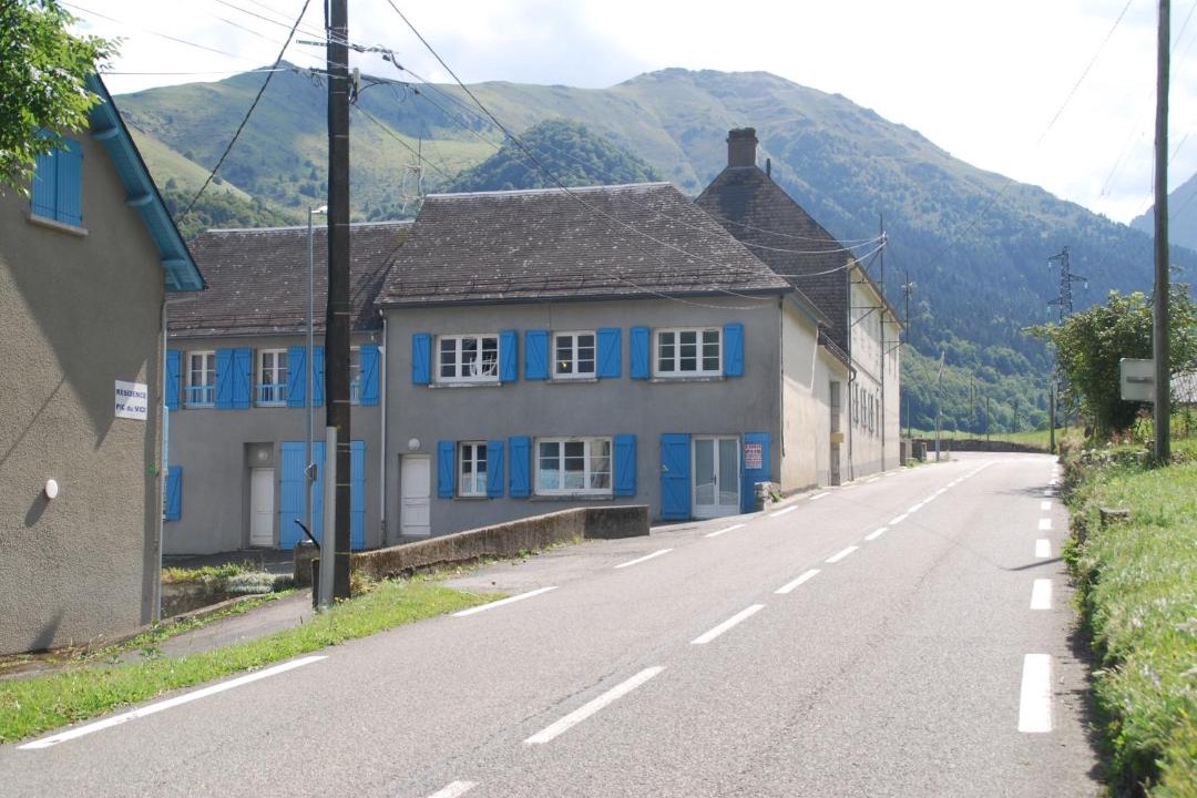 Photo of Buildings in Campan