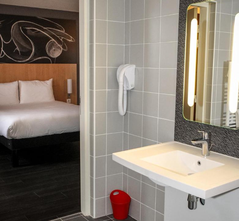 Photo of Bathroom in Saint-Genis-Pouilly