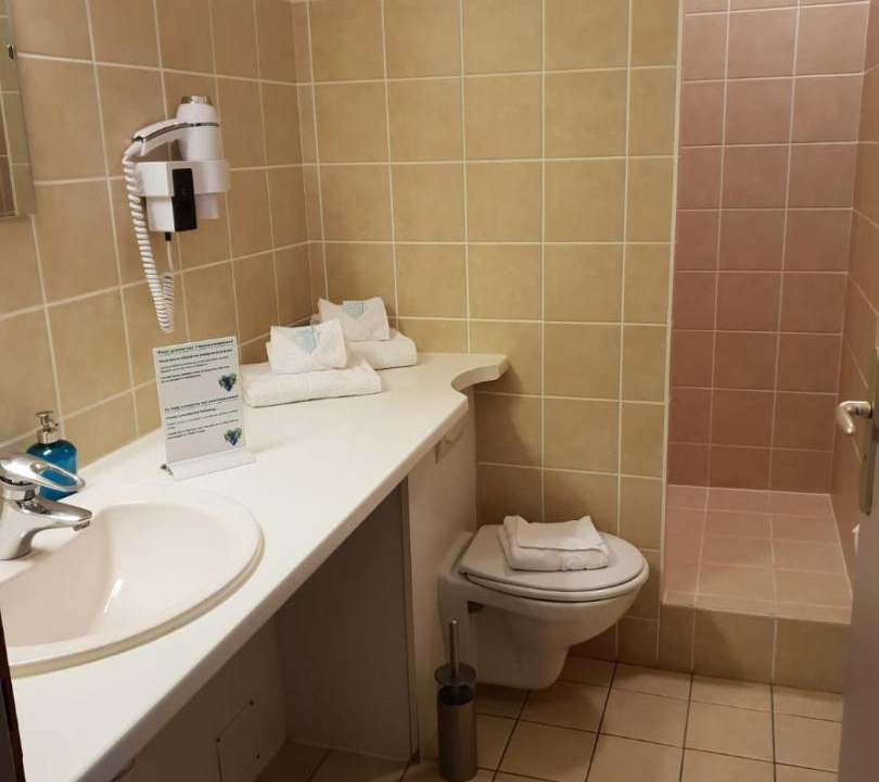 Photo of Bathroom in Peron