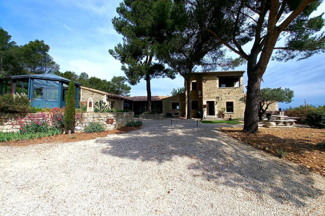 Photo of Others in Chateauneuf-de-Gadagne