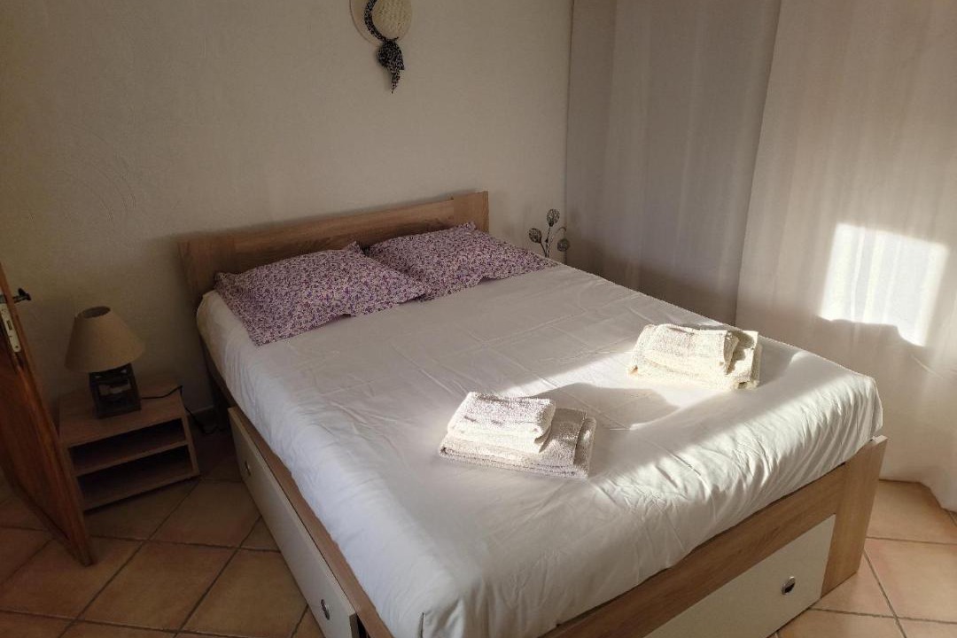 Photo of Bedroom in Jouques