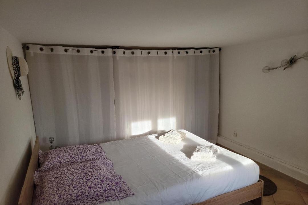 Photo of Bedroom in Jouques