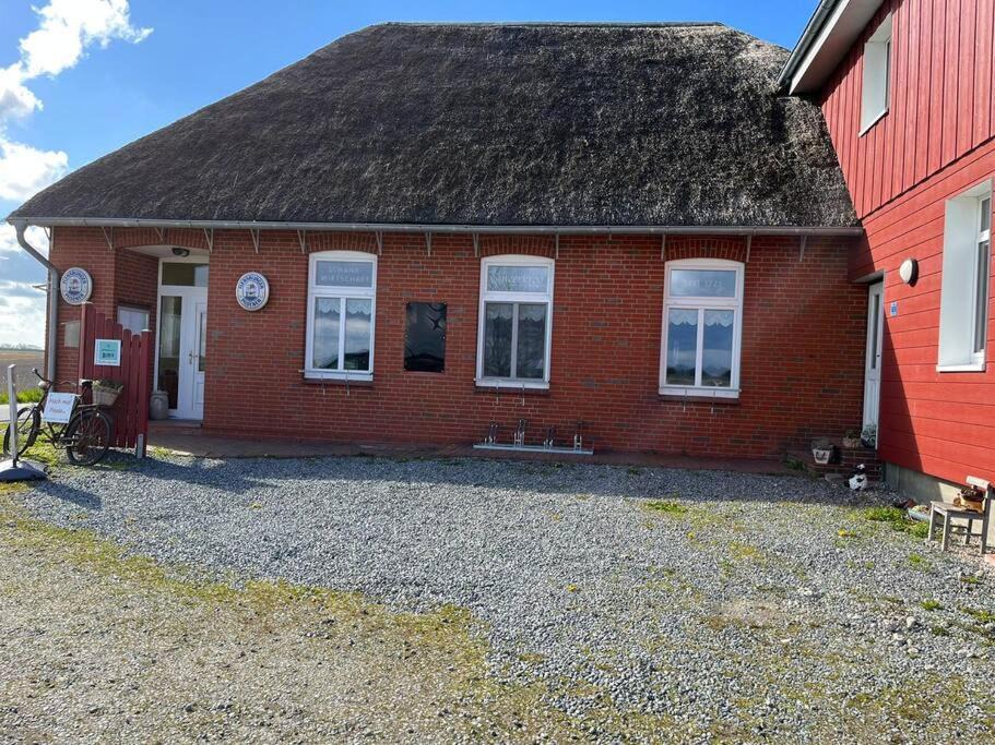 Photo of Buildings in Uelvesbull