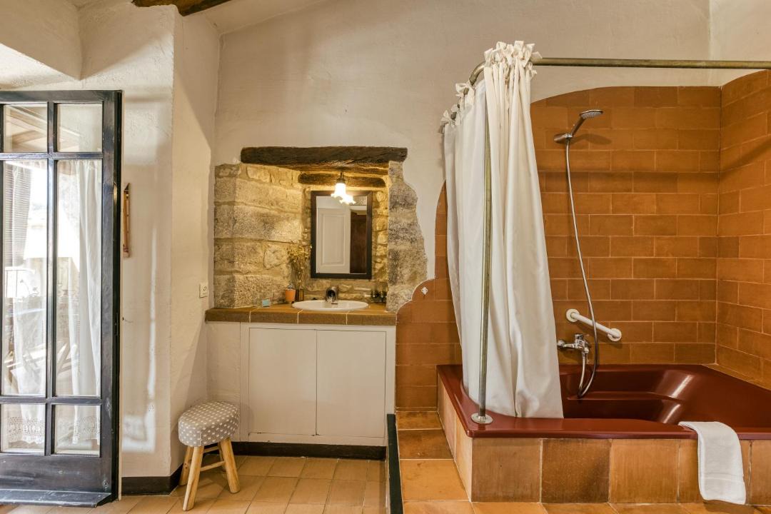Photo of Bathroom in Llampaies