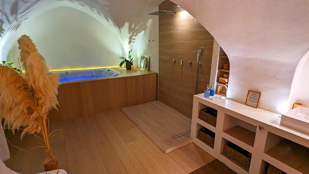Photo of Bathroom in Nimes City Centre