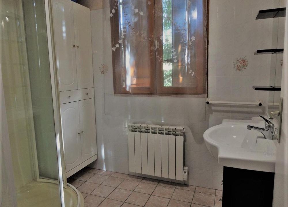 Photo of Bathroom in Auriac-du-Perigord